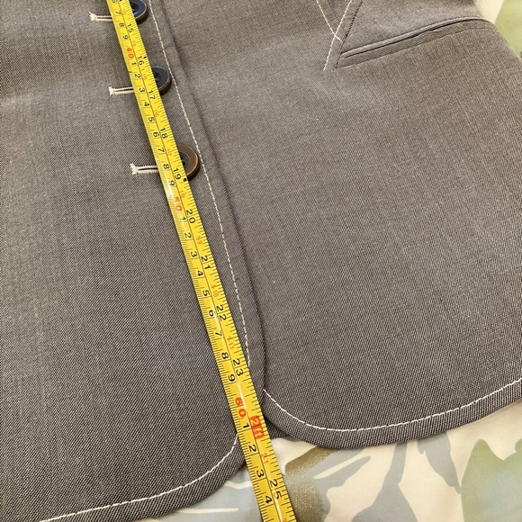 Classic women's suit - Picture 15 of 15